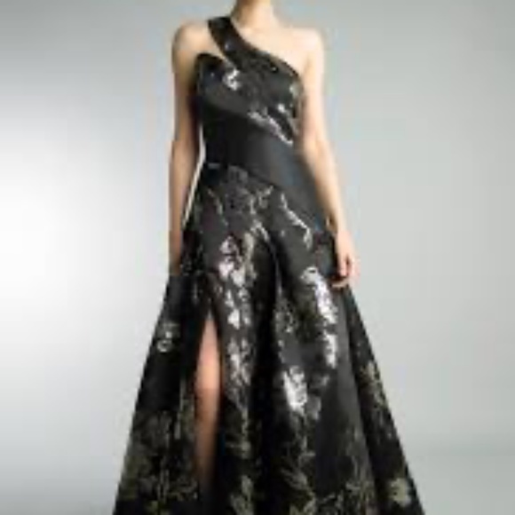 Basix Black Label Gown - Picture 1 of 3